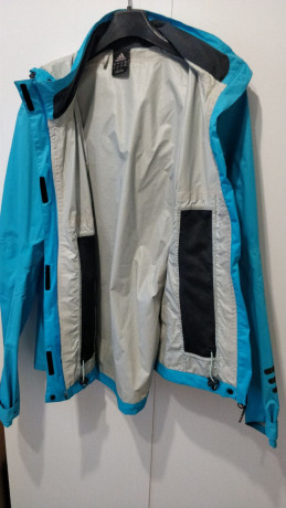 kurtka-zenskaia-adidas-climaproof-big-5