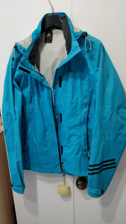 kurtka-zenskaia-adidas-climaproof-big-1