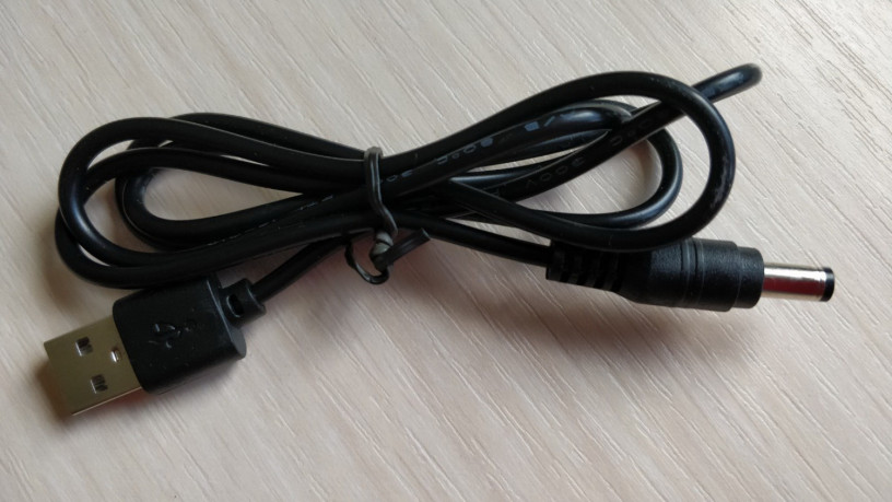 kabel-ot-usb-pitaet-raznye-ustroistva-5-volt-big-0