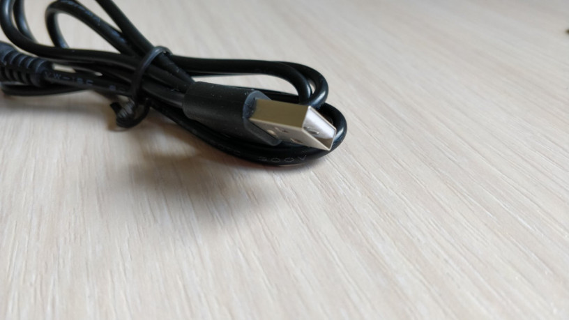 kabel-ot-usb-pitaet-raznye-ustroistva-5-volt-big-4