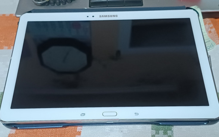 samsung-tab-3-pro-101-wi-fi-216-gb-android-7-youtube-big-4