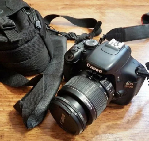 zerkalnyi-fotoapparat-canon-eos-600d-kit-18-55-mm-big-1