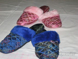 Тапочки комнатные и шлепанцы. Раз. 35-36 по 10 р