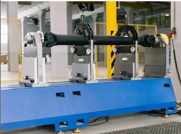 stanok-balansirovocnyi-kardannyx-valov-i-rotorov-big-1