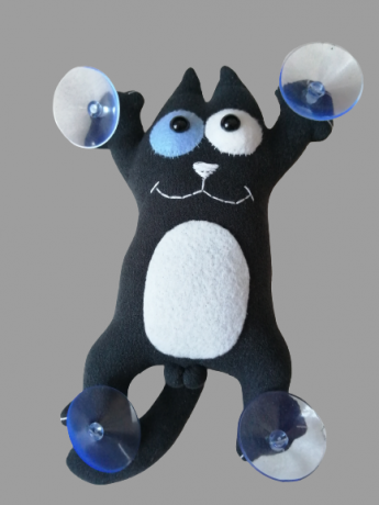 koty-saimony-na-prisoskax-na-steklo-v-masinu-big-0