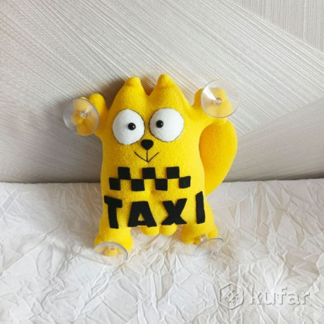 koty-saimony-na-prisoskax-na-steklo-v-masinu-big-4