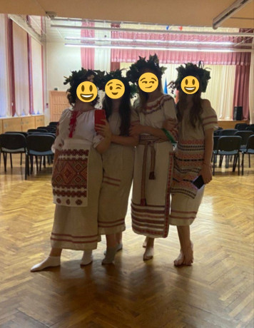 sceniceskie-i-vecernie-nariadykomplekty-dlia-bala-i-maskarada-v-arendu-sveia-big-5