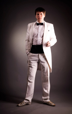 maskaradnye-nariady-prokat-vecernie-platiasmokingi-big-8