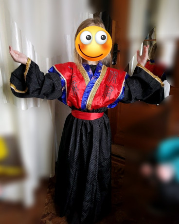 maskaradnye-nariady-prokat-vecernie-platiasmokingi-big-6