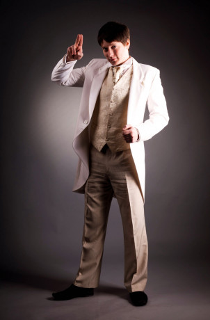 maskaradnye-nariady-prokat-vecernie-platiasmokingi-big-9