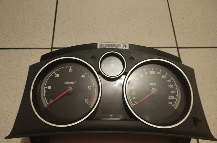 shhitok-priborov-opel-astra-h-big-0