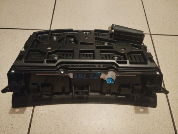 shhitok-priborov-opel-astra-h-big-4