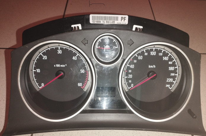 shhitok-priborov-opel-astra-h-big-1