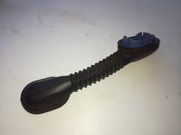 gofra-provodki-bagaznika-opel-astra-h-big-0