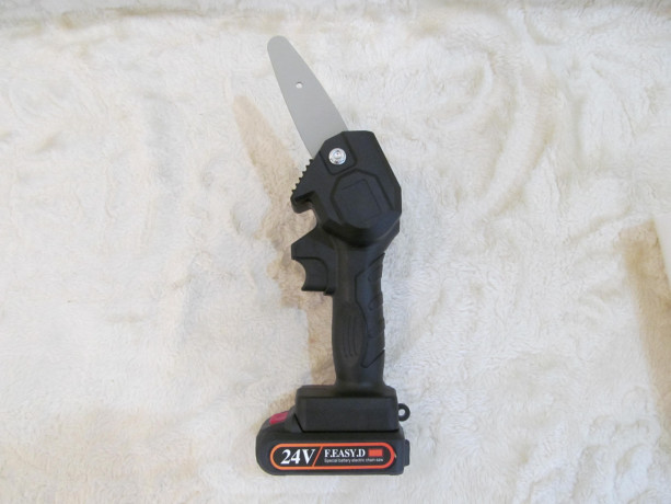mini-pila-akkumuliatornaia-cepnaia-mini-electric-chainsaw-21v-big-5