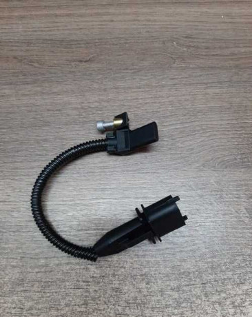 datcik-kolenvala-opel-astra-h-big-0