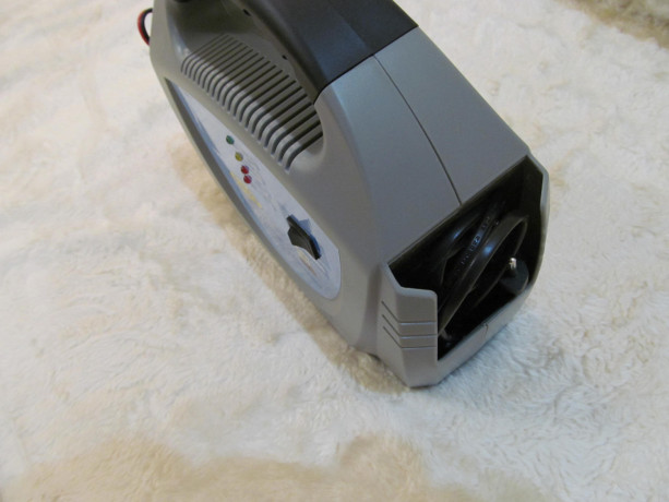 zariadnoe-ustroistvo-avtomobilnyx-motocikletnyx-akb-12v-ring-recb206-big-4