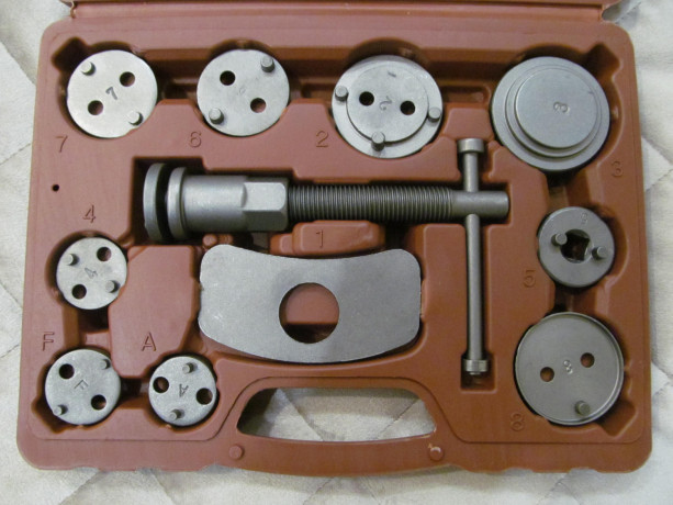 nabor-dlia-obsluzivaniia-tormoznyx-cilindrov-13-predmetov-big-2