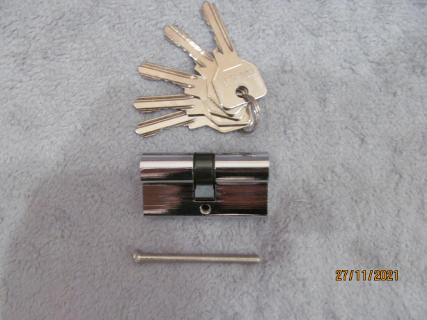 cilindrovyi-mexanizm-serdcevina-zamka-modelzi60-5k-sr-5-kliucei-big-0