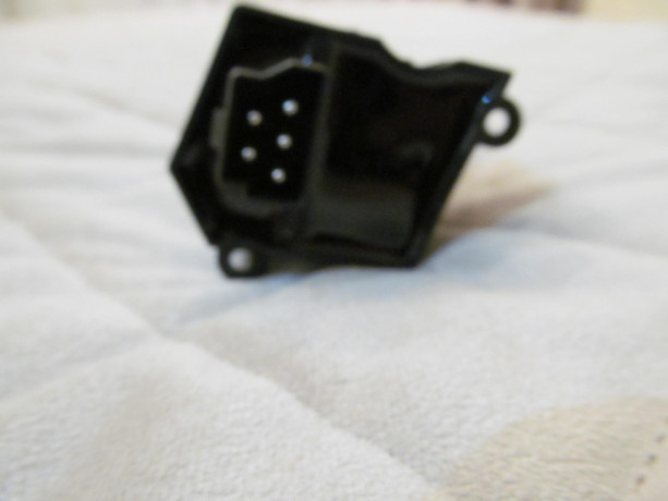 bmw-rezistor-elektroventiliatora-otopitelia-luzar-lfr2630-big-3