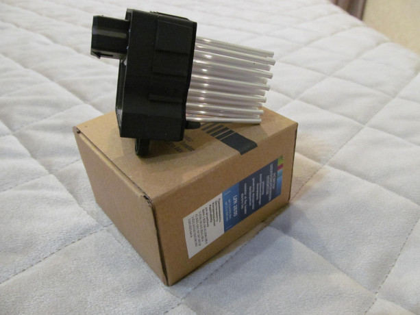 bmw-rezistor-elektroventiliatora-otopitelia-luzar-lfr2630-big-5