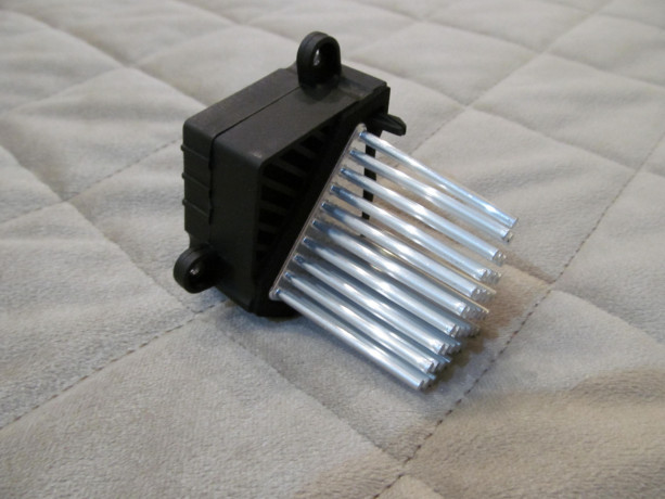 bmw-rezistor-elektroventiliatora-otopitelia-luzar-lfr2630-big-0