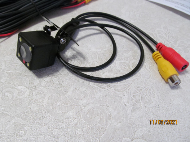 avtomobilnaia-kamera-zadnego-vida-4-sv-diodov-dlia-monitora-komplekt-provodki-big-5