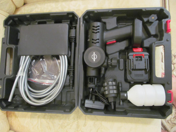 akkumuliatornyi-vodianoi-pistolet-vysokogo-davleniia-mini-avto-moika-dvigatel-550vt-big-0