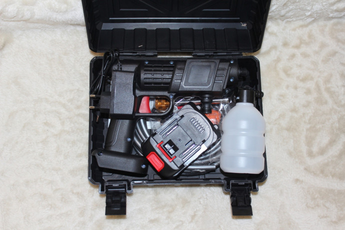 akkumuliatornyi-vodianoi-pistolet-vysokogo-davleniia-mini-avto-moika-dvigatel-350vt-big-0