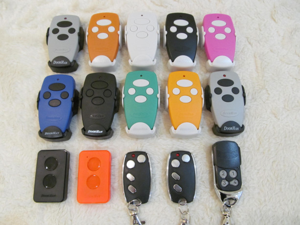 pult-du-dlia-vorot-slagbaumov-novyi-doorhan-transmitter-big-1