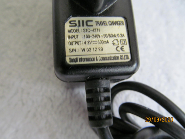 zariadnoe-ustroistvo-setevoi-adapter-model-stc-4271-42v-600ma-big-2