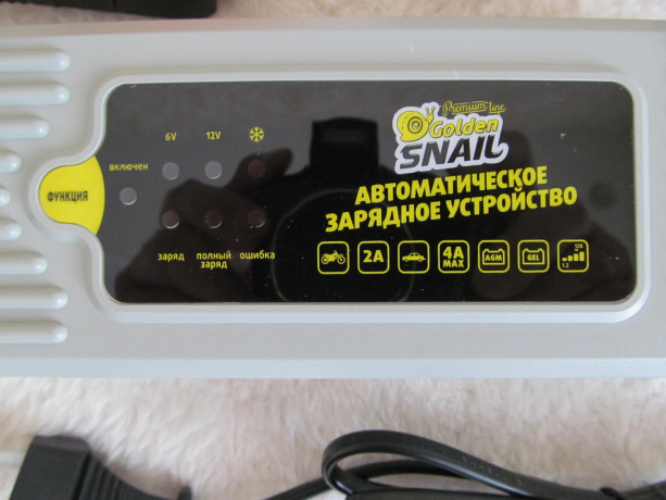 zariadnoe-ustroistvo-avtomobilnyx-motocikletnyx-akb-12v-golden-snail-gs-9220-big-1