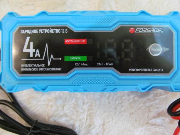 zariadnoe-ustroistvo-avtomobilnyx-motocikletnyx-akb-12v-f-1204-big-1