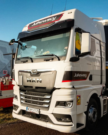 sovremennye-avtomobili-mandafvolvo-ishhem-voditelei-mezdunarodnikov-big-0