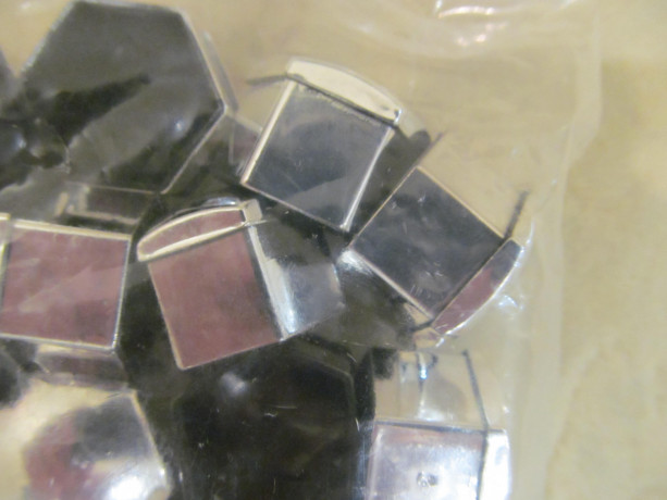 kolpacki-na-kolesnye-bolty-17-mm-20-st-big-1