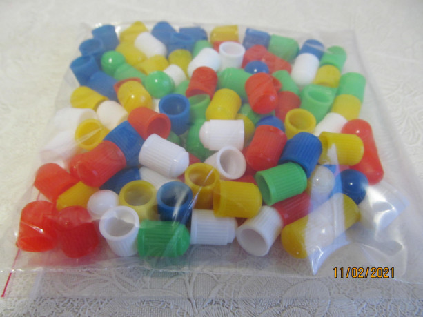 kolpacok-na-ventil-nipel-kolesa-plastik-raznocvetnye-100-st-big-2
