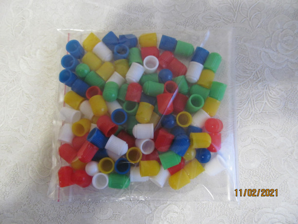 kolpacok-na-ventil-nipel-kolesa-plastik-raznocvetnye-100-st-big-0