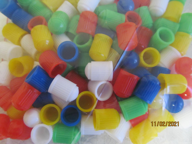 kolpacok-na-ventil-nipel-kolesa-plastik-raznocvetnye-100-st-big-1