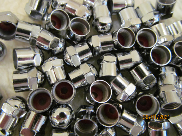 kolpacok-na-ventil-nipel-kolesa-plastik-xromirovannyi-100-st-big-4