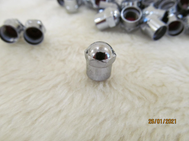 kolpacok-na-ventil-nipel-kolesa-plastik-xromirovannyi-100-st-big-2