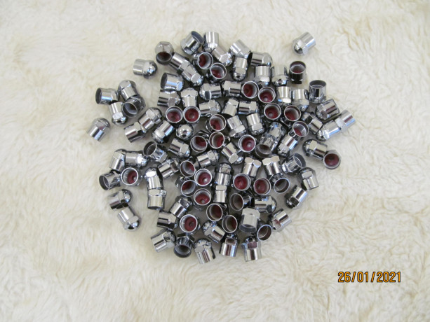 kolpacok-na-ventil-nipel-kolesa-plastik-xromirovannyi-100-st-big-0