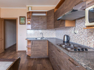 1 - комн. квартира (находится в 2 минутах ходьбы от ст. метро «Спортивная»)