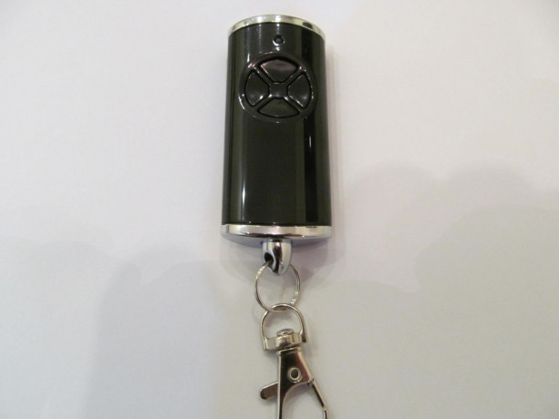 pult-du-dlia-vorot-rolet-slagbaumov-novyi-hormann-hse4-bs-big-1