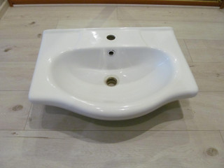 Умывальник для ванны, размер 61 х 45 см., состояние идеальное