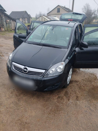 opel-zafira-big-0