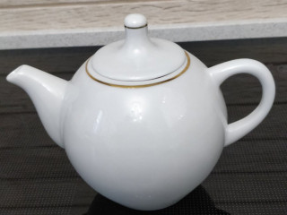 Фарфоровый заварочный чайник,-город Добруш (РБ)